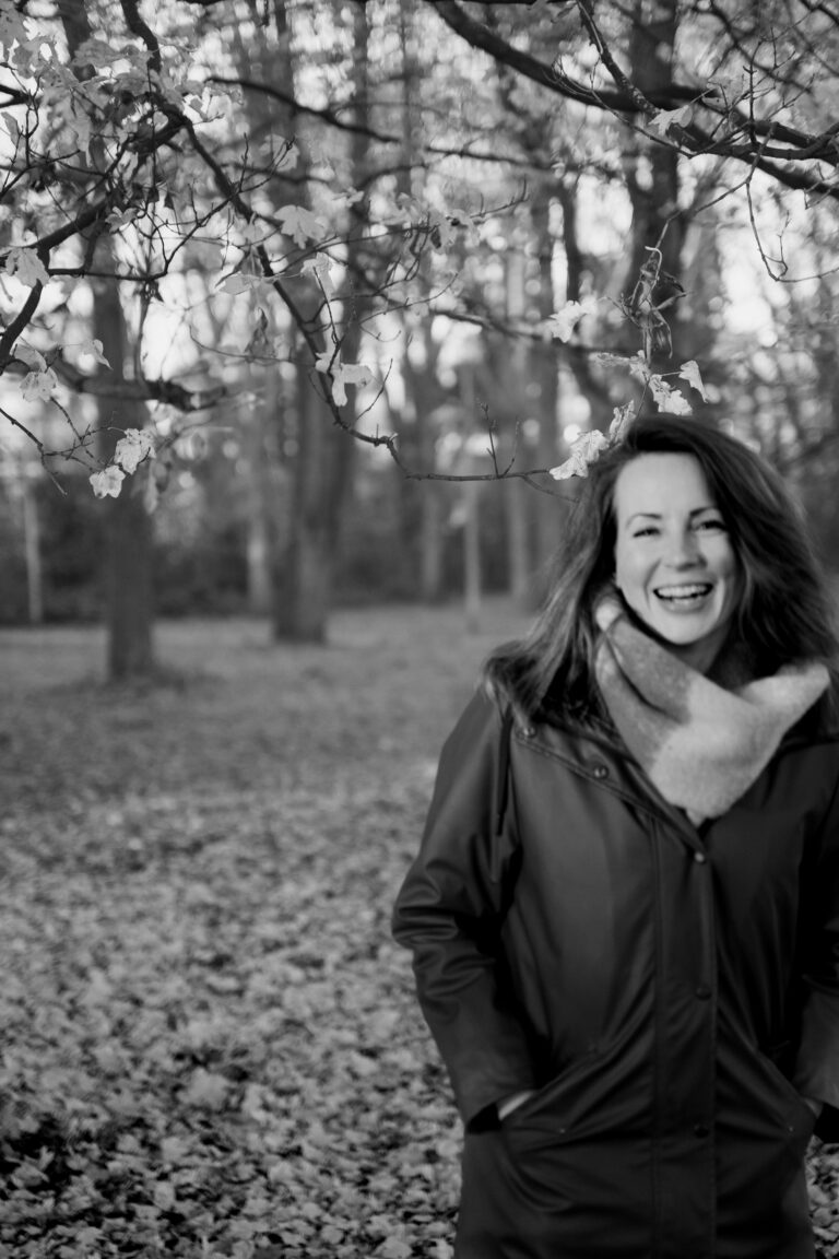 Iris Dessens, psycholoog die vrouwen begeleidt naar ontspanning en zelfvertrouwen